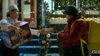 Yangi yil shefi / Yangi yil oshpazi Rossiya filmi Uzbek tilida O'zbekcha 2023 tarjima kino Full HD tas-ix skachat skrinshot 4