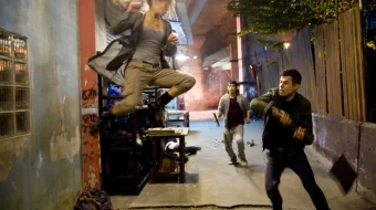 Ko'cha jangchisi Uzbek tilida 2009 O'zbekcha tarjima film Full HD skachat skrinshot 1