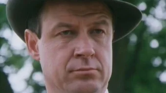 Marpl xonim: Ruhoniy Vikaraj uyidagi qotillik Uzbek tilida 1986 O'zbekcha tarjima kino HD skrinshot 4