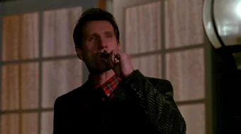 U meni aqldan ozdiradi Uzbek tilida 1991 O'zbekcha tarjima kino HD skrinshot 1