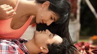 Akamning Qallig'i / Xotini Hind kino Uzbek tilida 2011 HD O'zbek tarjima skrinshot 1