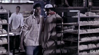 G'urur / Qonli qadam / Aan: Ishlayotgan erkaklar Hind kino 2004 Uzbek tilida O'zbekcha tarjima kino Full HD tas-ix skachat skrinshot 4