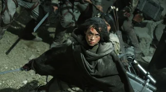 Titanlar bosqini: Shavqatsiz dunyo Uzbek tilida 2015 O'zbekcha tarjima kino HD skrinshot 2