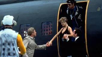 Qamalda 1 / Qamal ostida 1 Uzbek tilida 1992 O'zbekcha tarjima film Full HD skachat skrinshot 1