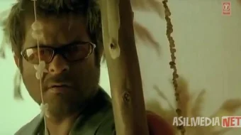 Musofir / Xiyonatkor xotin 3 / Musafir / Taqdir tomon borish Hind kino 2004 Uzbek tilida O'zbekcha tarjima kino Full HD tas-ix skachat skrinshot 4