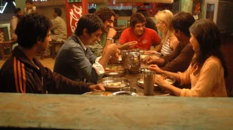 Zafaron rangi Hind kinosi Uzbek tilida 2006 O'zbekcha tarjima kino HD skrinshot 2