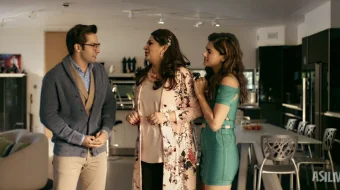 Egizak oshiqlar 2 / Beparvo oshiqlar 2 / Judwaa 2 Hind kino 2017 Uzbek tilida O'zbekcha tarjima kino Full HD tas-ix skachat skrinshot 4