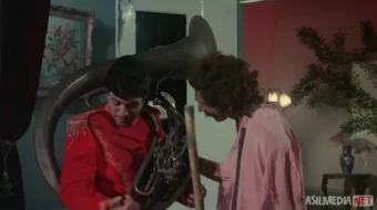 Xavfli o‘xshashlik / Yig'lama singlim 1970 Hind kino Uzbek tilida O'zbekcha tarjima kino Full HD tas-ix skachat skrinshot 2