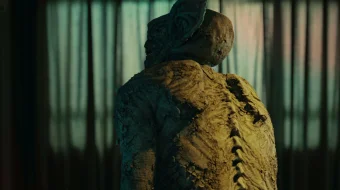 Daxshatli uy / Dahshatli Qonli uy Netflix seriali 1-2-3-4-5-6-7-8-9-10 Barcha qismlar Uzbek tilida O'zbekcha tarjima 2020 skrinshot 4