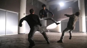 Tekken 2: Noma'lum odam chaqiruvi Jangari film Uzbek tilida 2014 O'zbekcha tarjima kino HD skrinshot 1