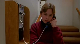 U meni aqldan ozdiradi Uzbek tilida 1991 O'zbekcha tarjima kino HD skrinshot 2