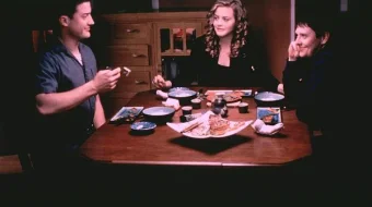 Odamlar orasida Uzbek tilida 1998 O'zbekcha tarjima film Full HD skachat skrinshot 1