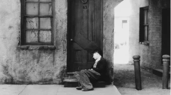 Charli chaplin va kichkintoy Uzbek tilida 1921 O'zbekcha tarjima film Full HD skachat skrinshot 3