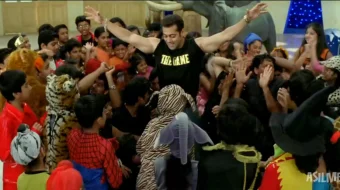 Dahshatli 10 kun / Ey Xudo, Sen buyuksan! Hind kino 2008 Uzbek tilida O'zbekcha tarjima kino Daxshatli o'n kecha Full HD tas-ix skachat skrinshot 1