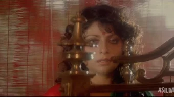 Dushman: Shafqatsiz sevgi hikoyasi / Hech narsa sevgini to‘xtata olmaydi Hind kino 1995 Uzbek tilida O'zbekcha tarjima kino Full HD tas-ix skachat skrinshot 2