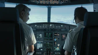 Qora Quti / Samolyot qutisi Fransiya filmi Uzbek tilida 2021 yil premyera kino O'zbekcha tarjima kino HD skrinshot 1