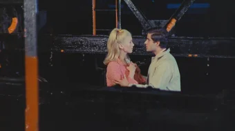 Sheburg soyabonlari Uzbek tilida 1964 O'zbekcha tarjima kino HD skrinshot 2