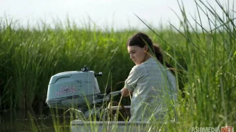 Botqoqlik sirlarini kuylagan joy / Botqoqlik qiz Uzbek tilida O'zbekcha 2022 tarjima kino Full HD tas-ix skachat skrinshot 2