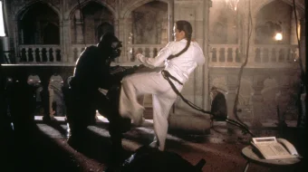 Lara Kroft 1: Muqaddima Uzbek tilida 2001 HD O'zbekcha tarjima tas-ix skachat skrinshot 2