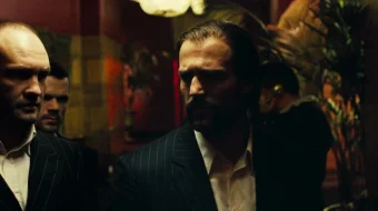 Revolver Uzbek tilida 2005 O'zbekcha tarjima kino HD skrinshot 2