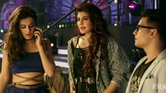 Egizak oshiqlar 2 / Beparvo oshiqlar 2 / Judwaa 2 Hind kino 2017 Uzbek tilida O'zbekcha tarjima kino Full HD tas-ix skachat skrinshot 2