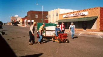 Oddiy hikoya Uzbek tilida 1999 O'zbekcha tarjima film Full HD skachat skrinshot 1