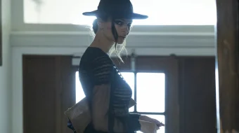 Zulmatdagi Qiz Uzbek tilida 2017 O'zbekcha tarjima kino HD skrinshot 2