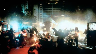 Yuqori Tavakkal / Xatar Uzbek tilida 1995 O'zbekcha tarjima film Full HD skachat skrinshot 2