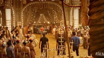 Egizak oshiqlar 2 / Beparvo oshiqlar 2 / Judwaa 2 Hind kino 2017 Uzbek tilida O'zbekcha tarjima kino Full HD tas-ix skachat skrinshot 3