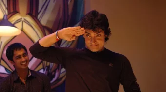 Zafaron rangi Hind kinosi Uzbek tilida 2006 O'zbekcha tarjima kino HD skrinshot 3