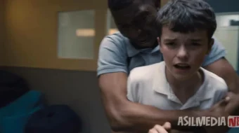 O'tish davri / O'smirlik Netflix seriali Barcha qismlar O'zbek tilida 2025 Uzbekcha tarjima skachat skrinshot 2