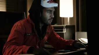 Tarmoqdagi tuzoq / Men kimman Uzbek tilida 2014 O'zbek tarjima kino HD skrinshot 4