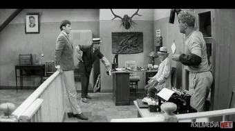 Oltin buzoq SSSR retro filmi 1968 Uzbek tilida O'zbekcha tarjima kino Full HD tas-ix skachat skrinshot 2