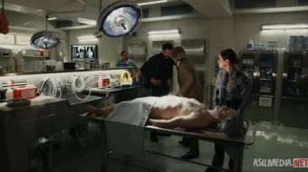 Qinidan chiqqan pichoqlar: Marhumning tirilishi / Sukut ortidagi jinoyat 2025 Uzbek tilida O'zbekcha tarjima kino Full HD tas-ix skachat skrinshot 1