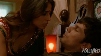 Er-xotin xiyonati / Janob, uning rafiqasi va gangster Hind kino 2011 Uzbek tilida O'zbekcha tarjima kino Full HD tas-ix skachat skrinshot 2