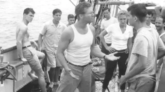 Oq to'fon Uzbek tilida 1995 O'zbekcha tarjima kino HD skrinshot 3