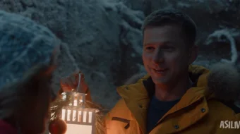 Sirli qorbobo / Yashirin Santa 2022 Uzbek tilida O'zbekcha tarjima kino Full HD tas-ix skachat skrinshot 4