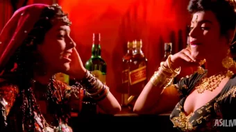 Nikohsiz tug'ilgan / Onamning Sirlari 2 / Naajayaz Hind kino 1995 Uzbek tilida O'zbekcha tarjima kino Full HD tas-ix skachat skrinshot 2