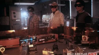 Haqiqiy daholar Premyera Uzbek tilida O'zbekcha Xaqiqiy 1985 tarjima kino Full HD tas-ix skachat skrinshot 4