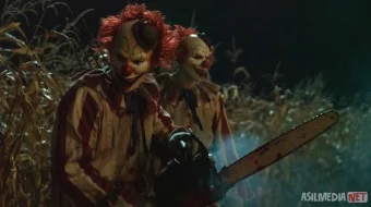 Makkajo'xori dalasidagi masxaraboz / Makkapoyagi masqaraboz Premyera 2025 Uzbek tilida O'zbekcha tarjima kino Full HD tas-ix skachat skrinshot 2