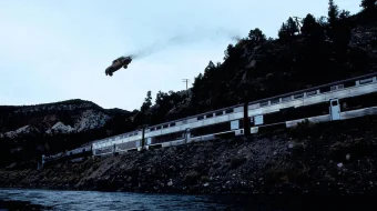 Qamalda 2: Zulmat hududi / Qamal ostida 2 Uzbek tilida 1995 O'zbekcha tarjima film Full HD skachat skrinshot 2