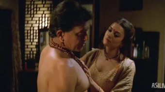 Sevgi muhabbat uchquni / Ayol qasosi 4 / Fohishaning qasosi Hind kino 2006 Uzbek tilida O'zbekcha tarjima kino Full HD tas-ix skachat skrinshot 2