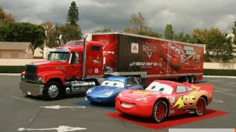 Antiqa poyga 1 / Mashinalar 1 / Chaqmoq Makvin 1 Multfilm Uzbek tilida 2006 O'zbekcha tarjima HD skrinshot 3