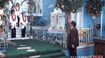 Katta shov-shuv Fransiya retro filmi Uzbek tilida O'zbekcha 1973 tarjima kino Full HD tas-ix skachat skrinshot 2