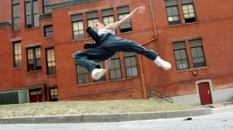 Bir qadam oldinga olg'a 1 Uzbek tilida 2006 O'zbekcha tarjima film Full HD skachat skrinshot 4