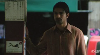 Erli xotin vasvasasi / Qotillik Hind kino 2004 Uzbek tilida O'zbekcha tarjima kino Full HD tas-ix skachat skrinshot 3