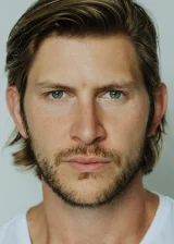 Грейстон Холт