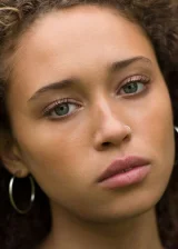 Элла-Рэй Смит