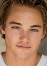 Митчелл Хуг