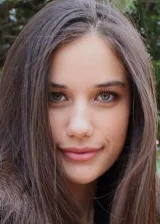 Элла Блю Траволта